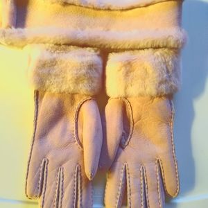 Ugg pink gloves & ear warmer